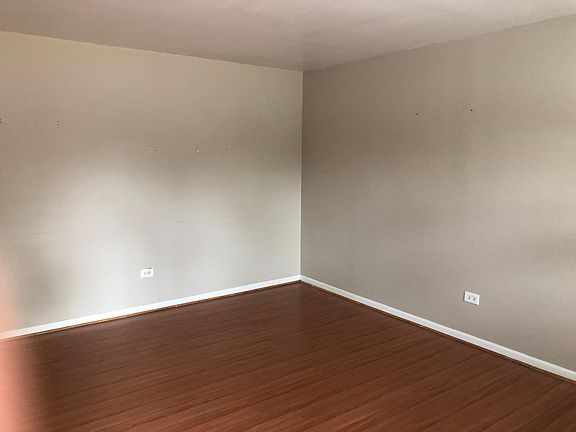3rd image of 5021 Columbus Dr
