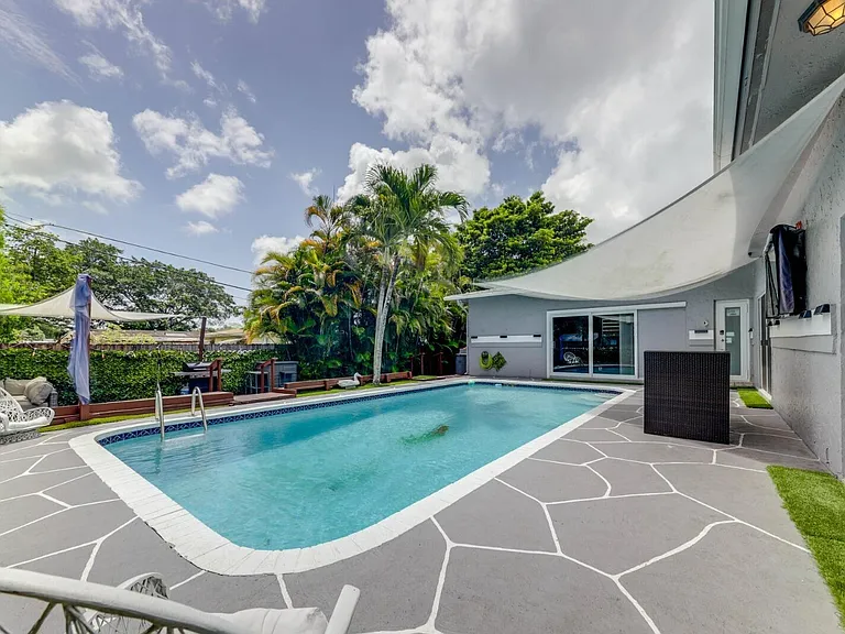 3609 SW 58th Ave — Photo 5