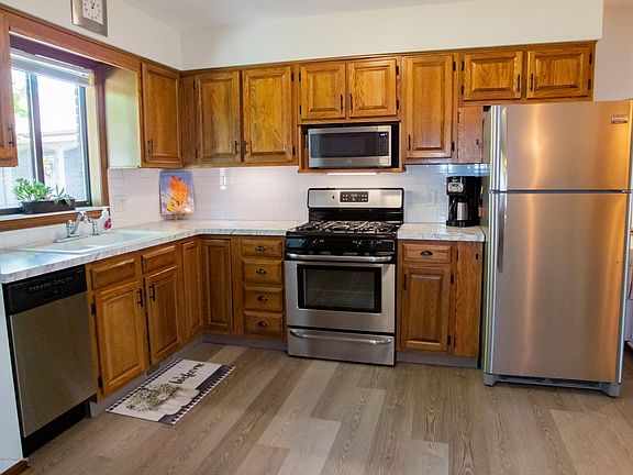 4th image of 7028 Gardenview Ct SW