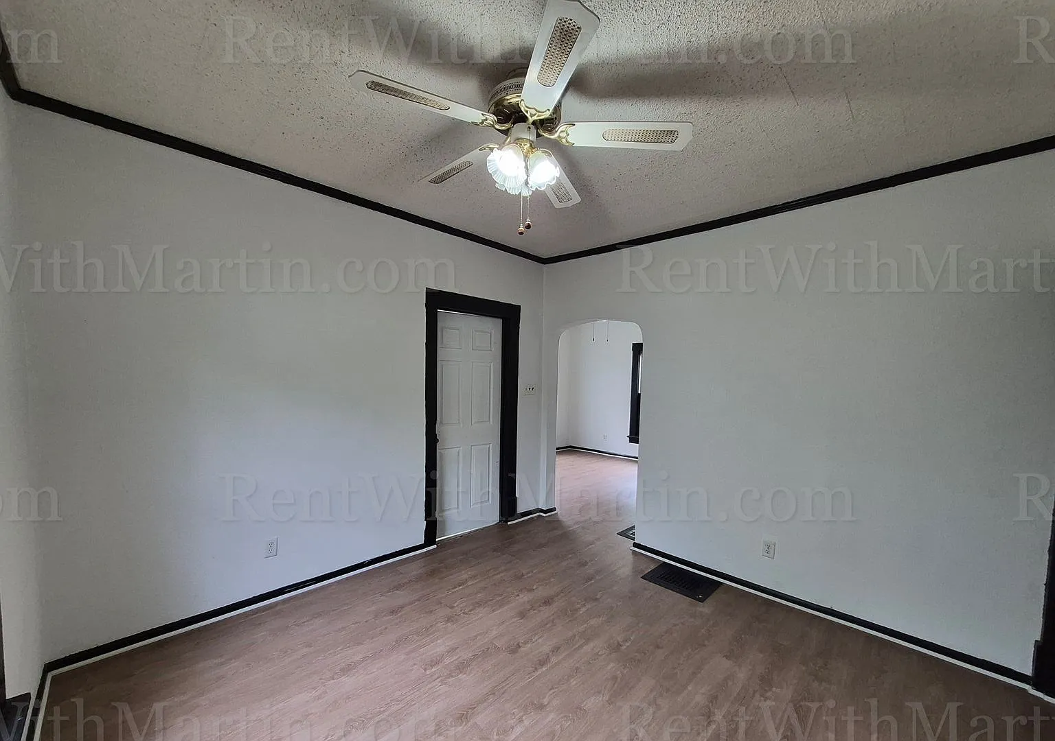 For Rent- 1020 Columbia *Pets Ok With Conditions* — Photo 4