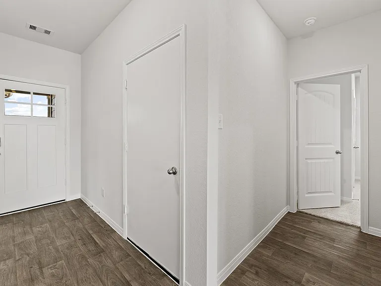 411 Town Lake Bnd — Photo 7