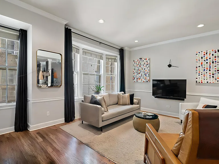 70 E Scott St #308 — Photo 8