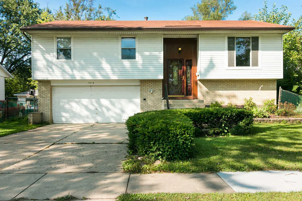 1013 Meadow Ln photo 1