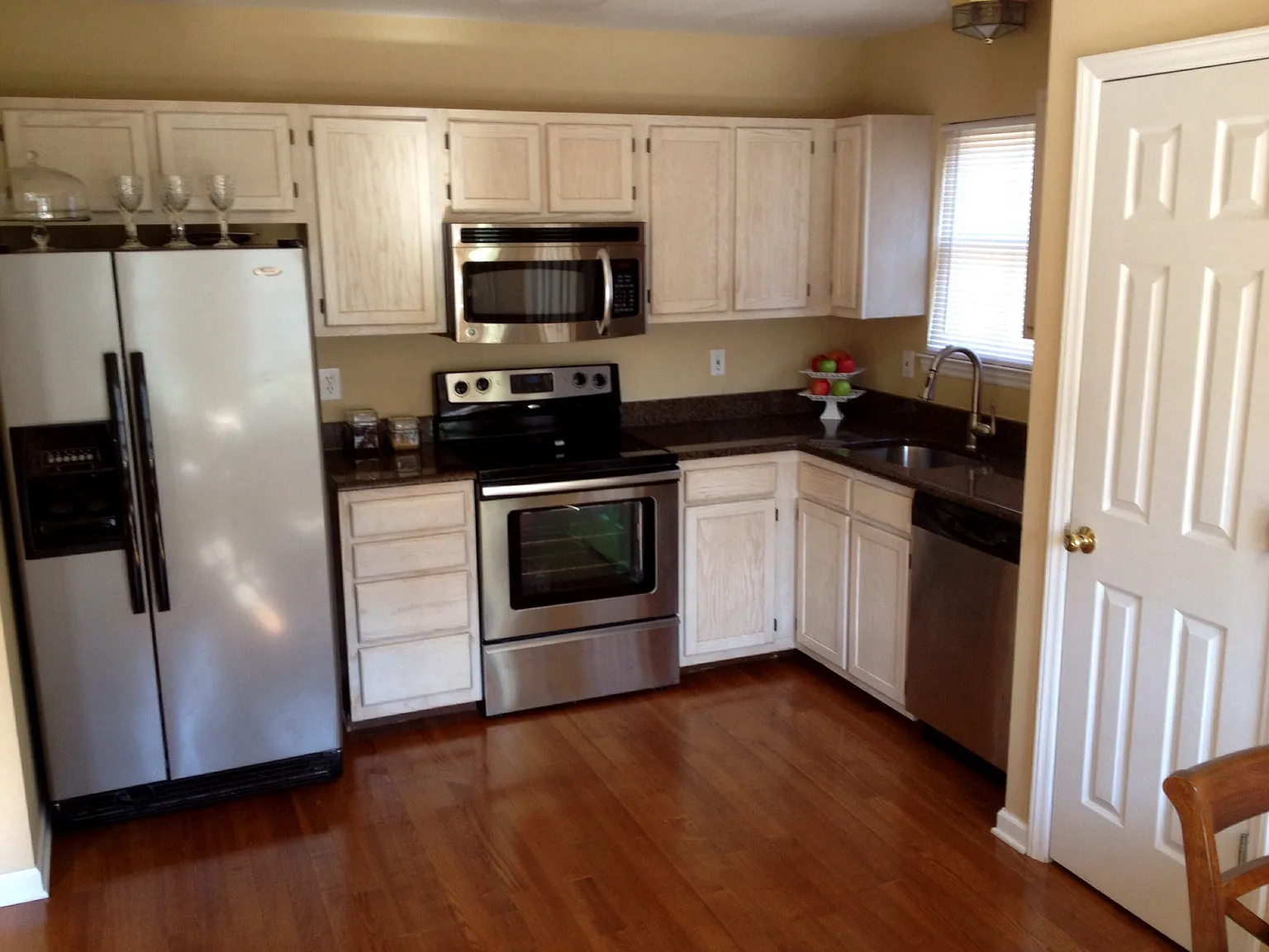 3 bed, 1063 sqft, $2,500 — Photo 3