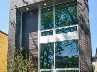 1940 W George St, Chicago, IL 60657