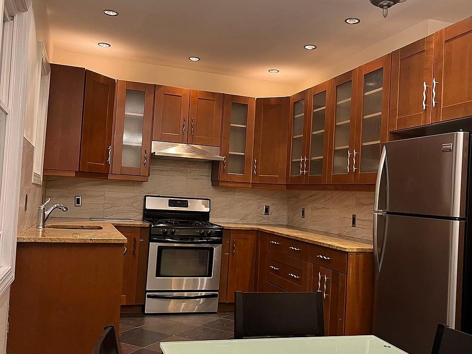 1st image of 118 Armstrong Ave