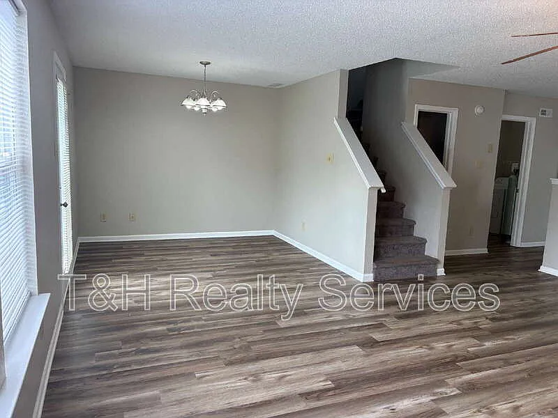 4 bed, 2.5 bath, 1797 sqft, $1,895 — Photo 3