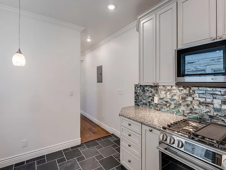 412-416 Broderick Street — Photo 9