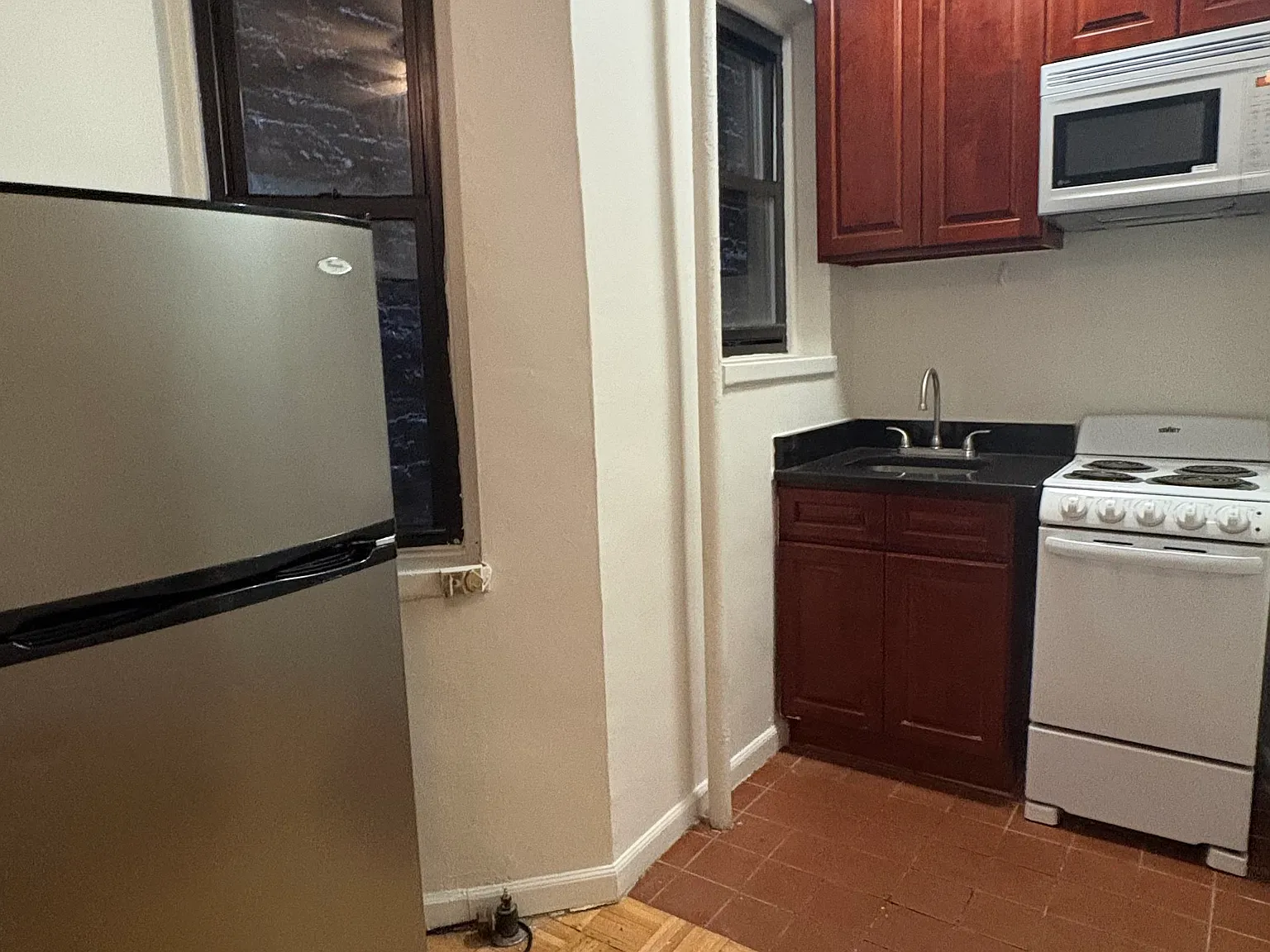 46 Alan Street — Photo 4