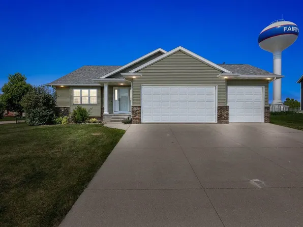 301 Sunflower Dr, Fairfax, IA 52228