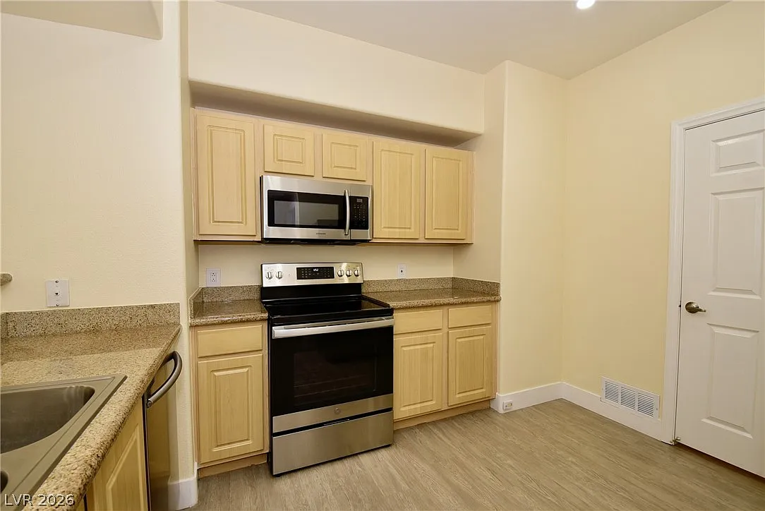 2 bed, 2.0 bath, 914 sqft, $1,484 — Photo 4