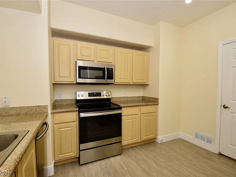 8000 Badura Ave #1092 — Photo 4