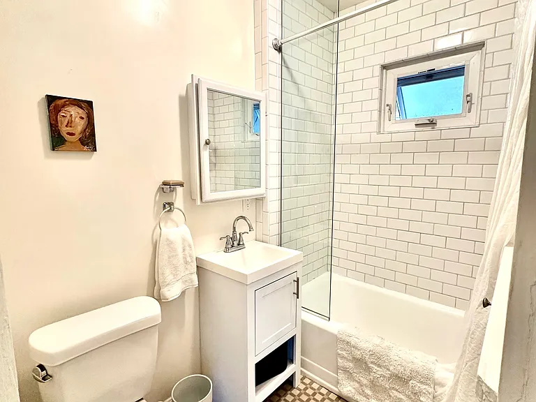 1108 Waterloo St #2 — Photo 13