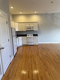 5th image of 60 Pearl St Unit 206