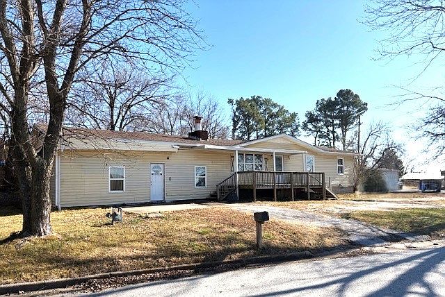1st image of 303 Dogwood St