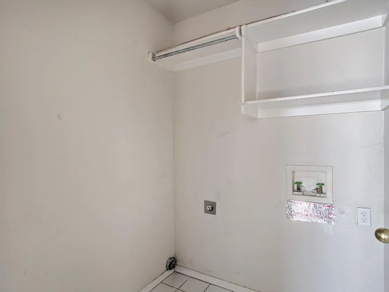 1028 Pinelake Ct — Photo 4