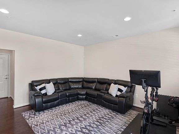 2nd image of 22531 Broadway Ave