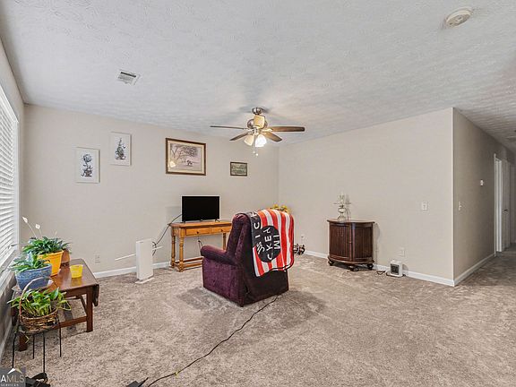 3rd image of 280 Courtyard Cir