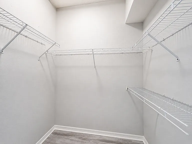 1059 Meadow Breeze Ln — Photo 13