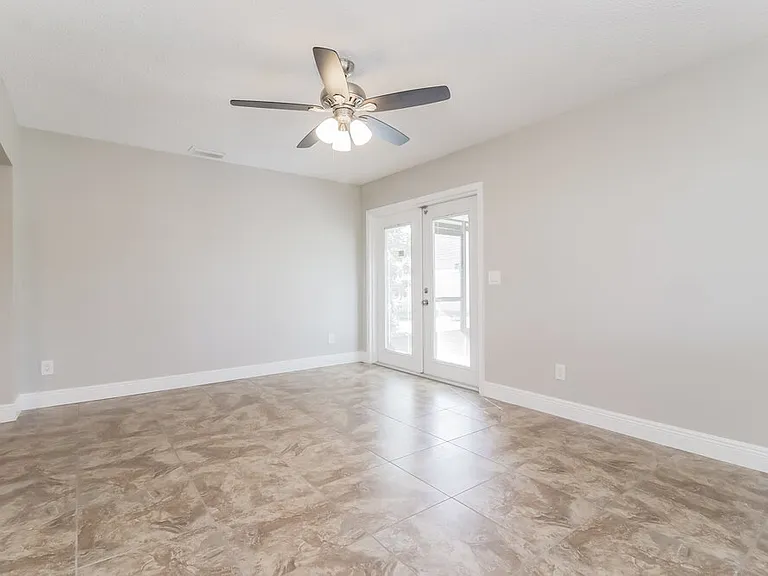 1001 Manigan Ave — Photo 9