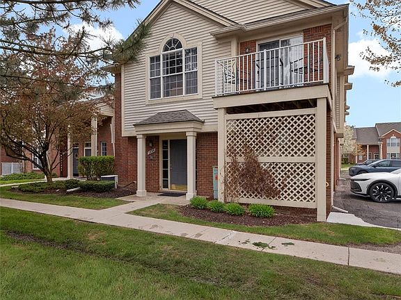 2nd image of 1834 Flagstone Cir #37