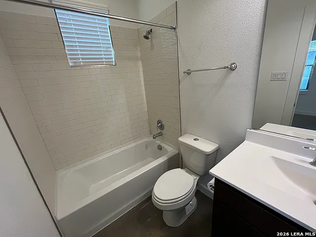 1146 N Olive St — Photo 16