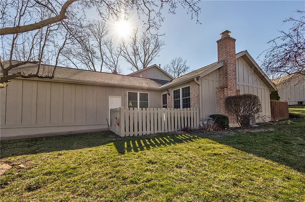 10151 Edelweiss Cir, Merriam, KS 66203 Zillow
