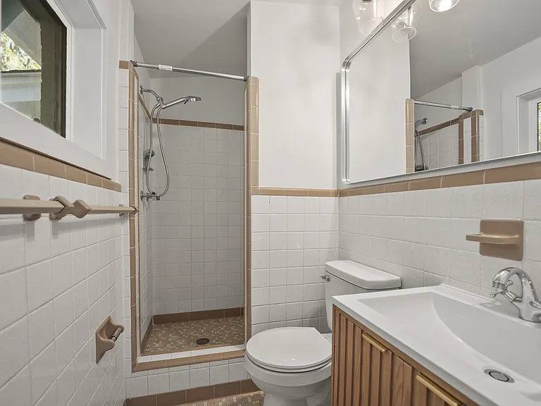 1608 Madrid Ave — Photo 5