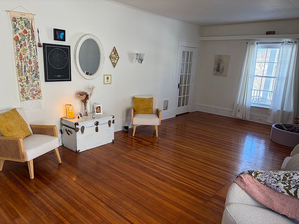 1st image of 18 Locust Ave Floor 1