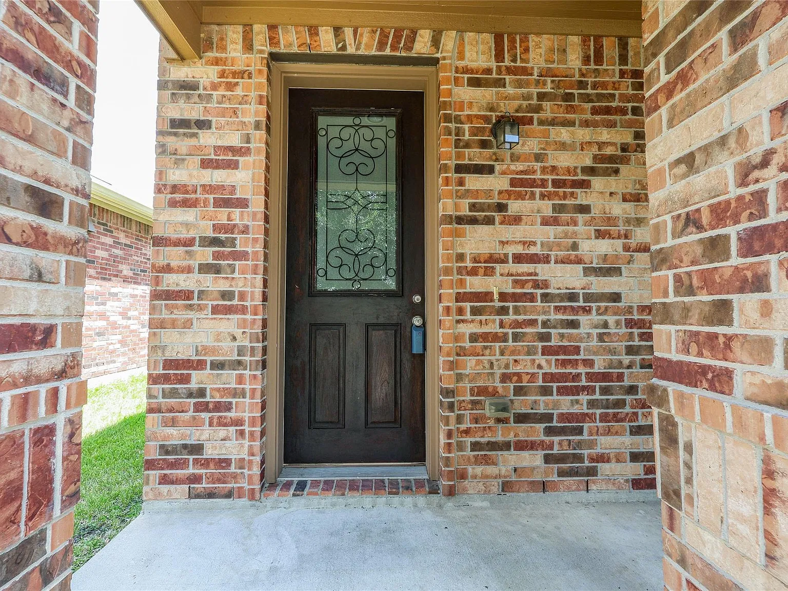 4 bed, 3.0 bath, 2696 sqft, $2,390 — Photo 4