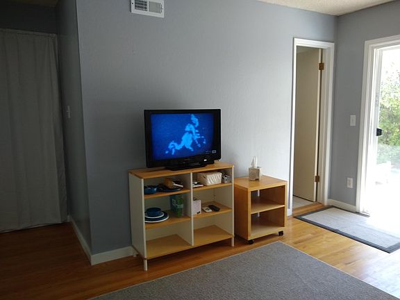 4th image of 796 Niantic Dr