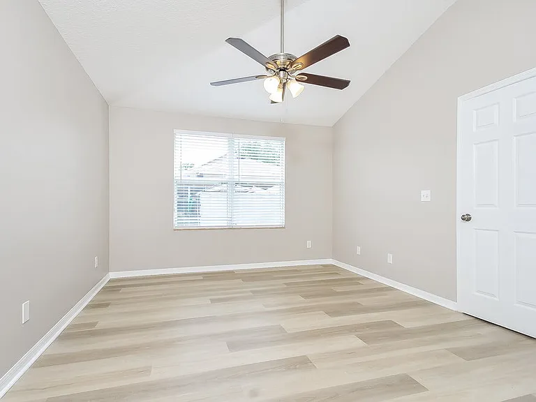 1221 Barclay Wood Dr — Photo 10