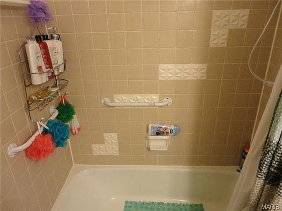 5th image of 1037 Camelot Gardens Dr