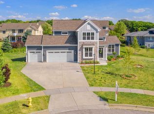 500 Oakmont Dr, Waukesha, WI