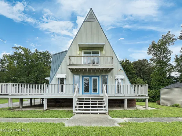 211 Country Club Boulevard, Jacksonville, NC 28540