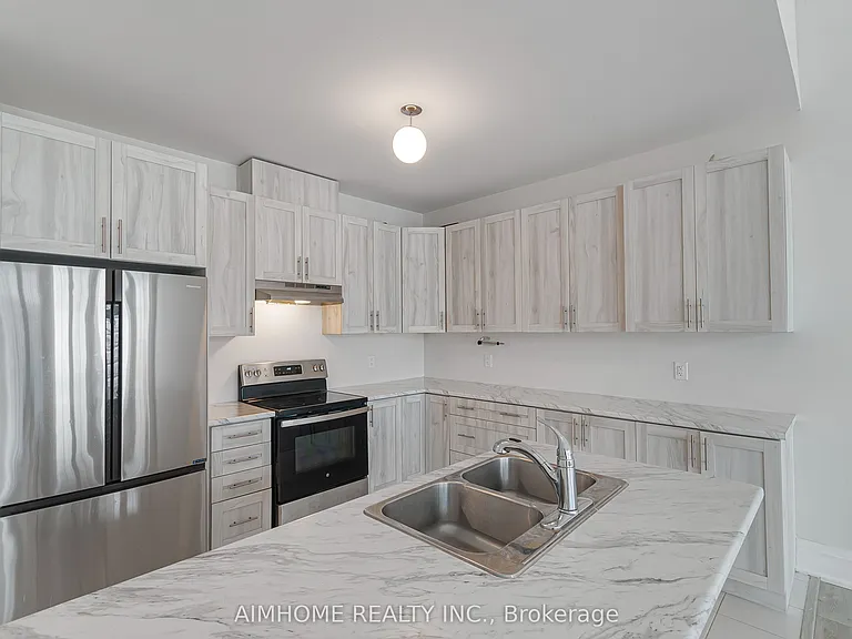 6 Prescott Cres — Photo 2