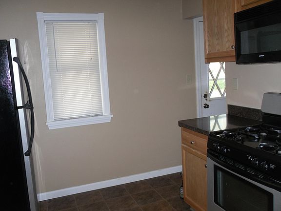 3rd image of 764 E 256th St