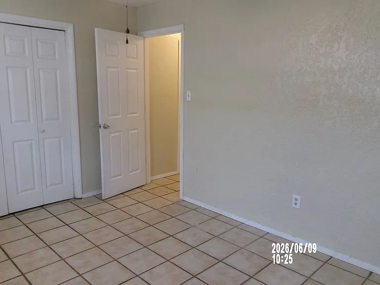 2205 NW 50th St — Photo 12