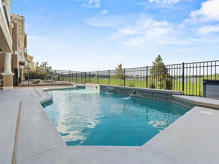 8507 Saint Marino Blvd — Photo 51