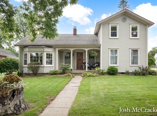 810 Riverside Dr, Lowell, MI 49331