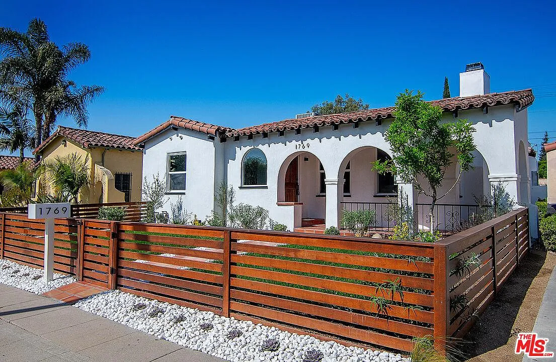 3 bed, 2100 sqft, $7,995 — Photo 3