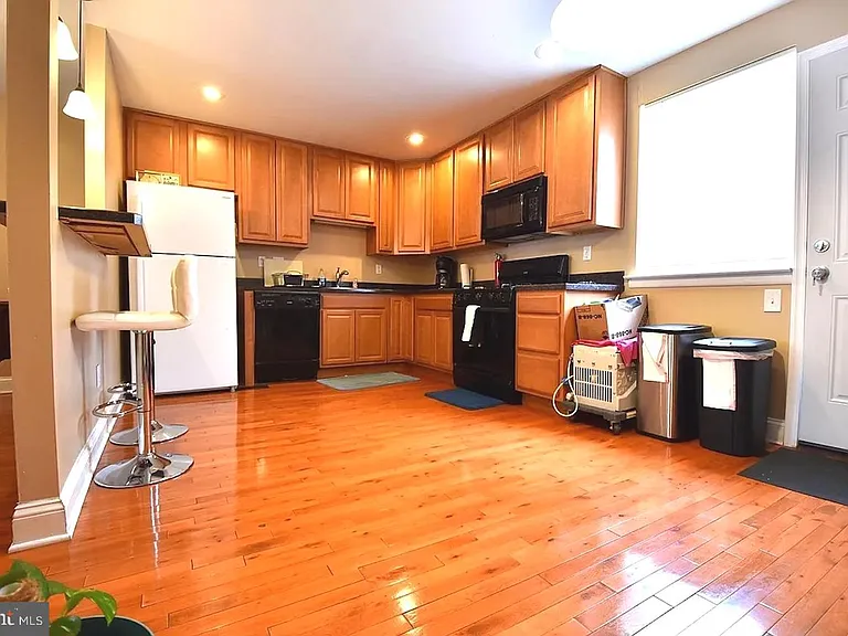 8018 Chelwynde Ave — Photo 7