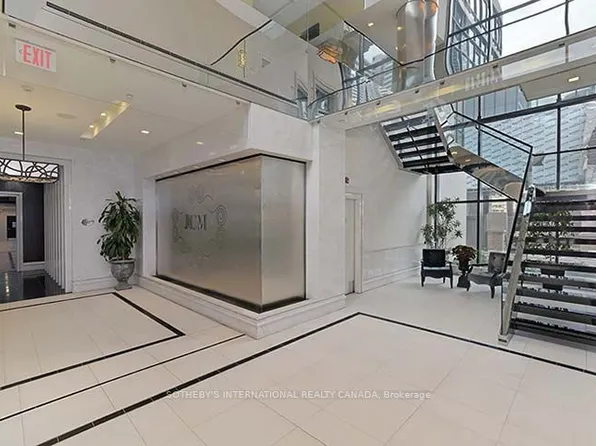28 Linden St #402, Toronto, ON M4Y 0A4