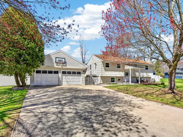 3 Pinewood Drive, Merrimack, NH 03054
