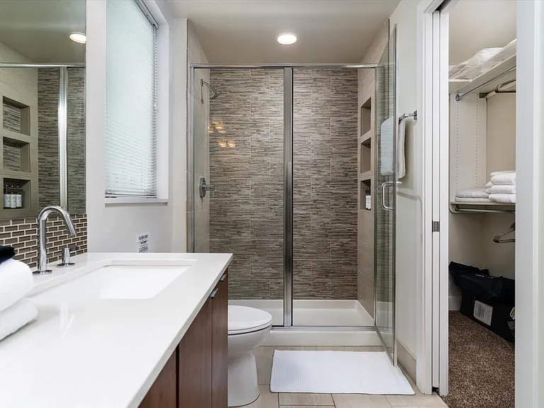 2218C Franklin Ave E #C — Photo 23
