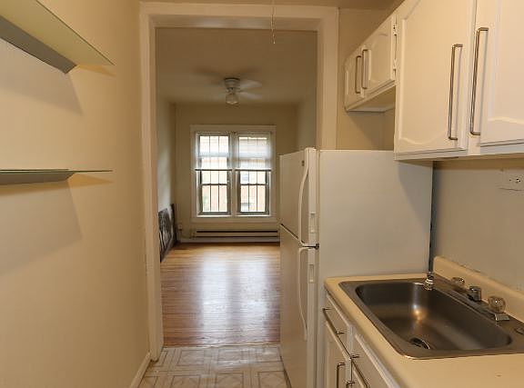 3rd image of 626.5 W Barry Ave #2S