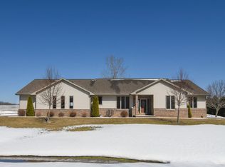 W2166 Ray Rd, Seymour, WI 54165