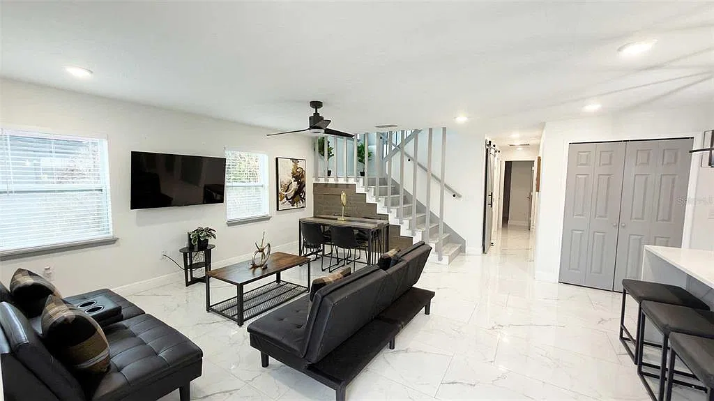 4 bed, 3.0 bath, 2170 sqft, $4,000 — Photo 3