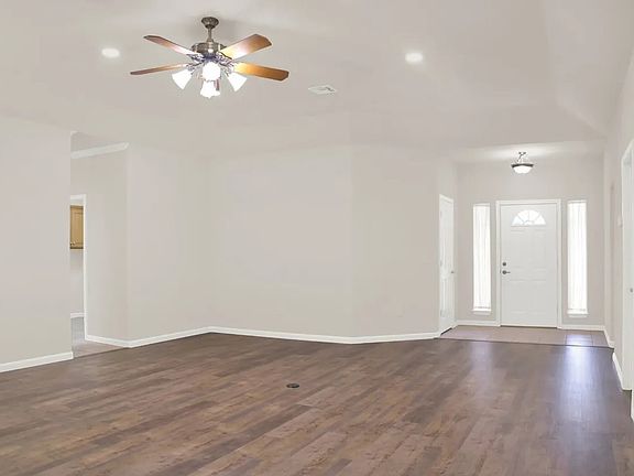 2nd image of 660 Oak Valley Dr