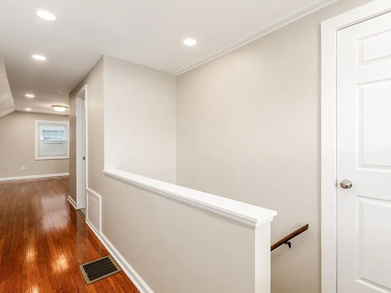 2215 Dresden St — Photo 21